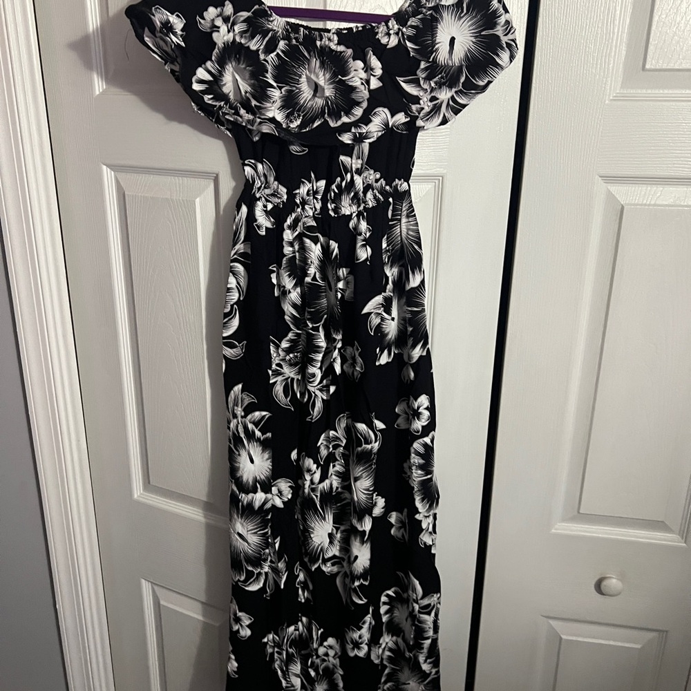 Elegant Black and White Floral Maxi Dress